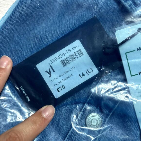 Tommy Jeans NWT Short Sleeve TJW CROP KNOT DENIM SHIRT - Picture 4 of 8